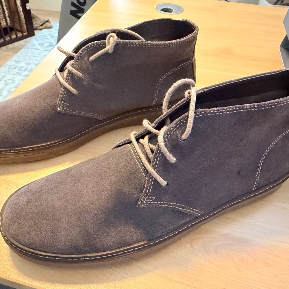 Johnston & Murphy Two-Tone Chukka Boots